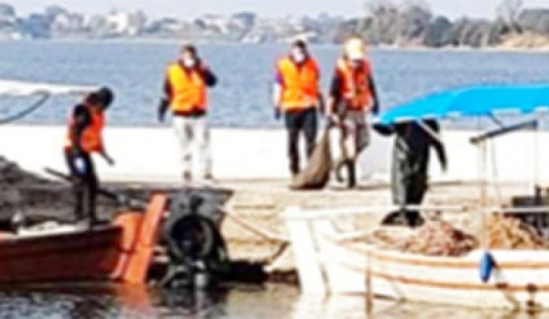 Εργασίες καθαρισμού στο λιμάνι του Αγίου Θωμά στην Πρέβεζα 