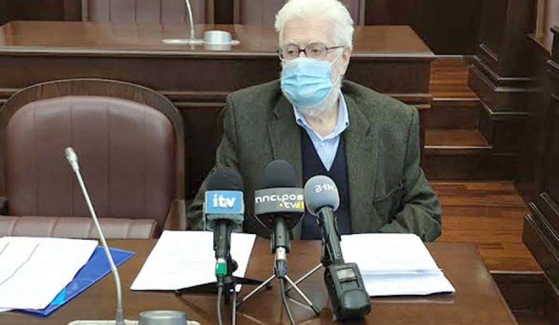 Στην… αντεπίθεση ο δήμαρχος για πλατεία, οδοφωτισμό και ΕΣΠΑ!