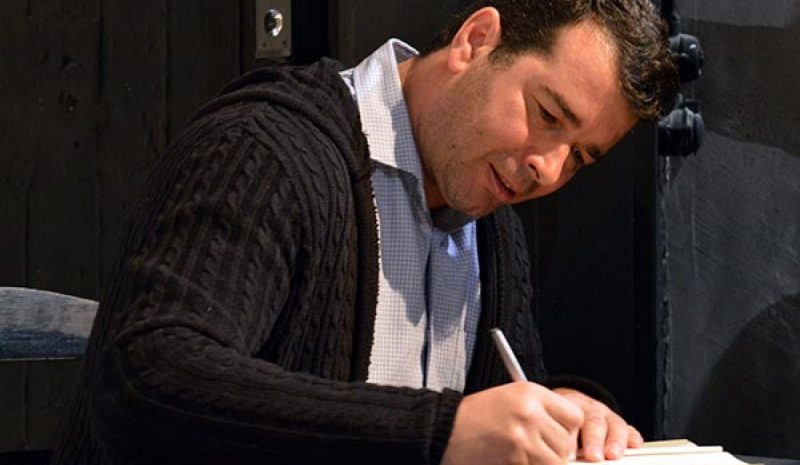«Δύσκολη, αλλά κατάλληλη εποχή για  συγκομιδή και μοίρασμα ποιημάτων...»