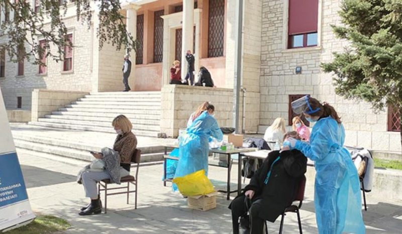 Και τη Μεγάλη Εβδομάδα rapid test έξω από Περιφέρεια και Αρχοντικό Πυρσινέλλα