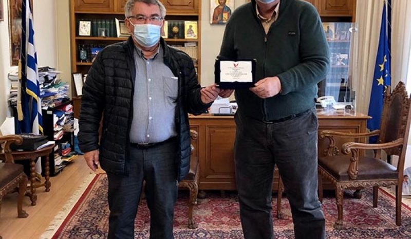 Επέδωσαν πλακέτα στον Αλέκο Καχριμάνη
