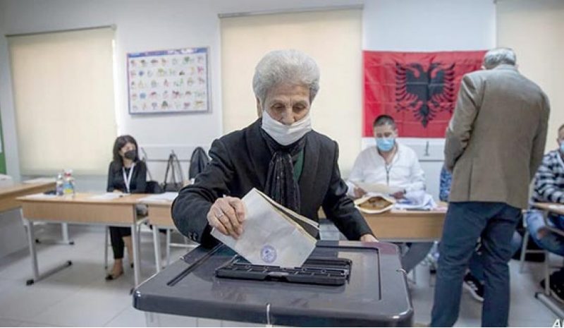Δυο ομογενείς βουλευτές  σε Τίρανα και Αυλώνα