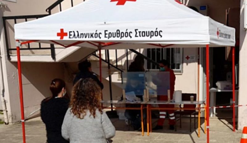 Ευάλωτα νοικοκυριά των Ιωαννίνων ενισχύει οικονομικά ο Ερυθρός Σταυρός