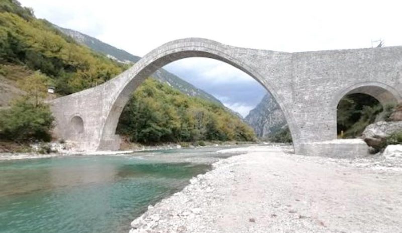 Ένα Ευρωπαϊκό βραβείο για το γεφύρι της Πλάκας!