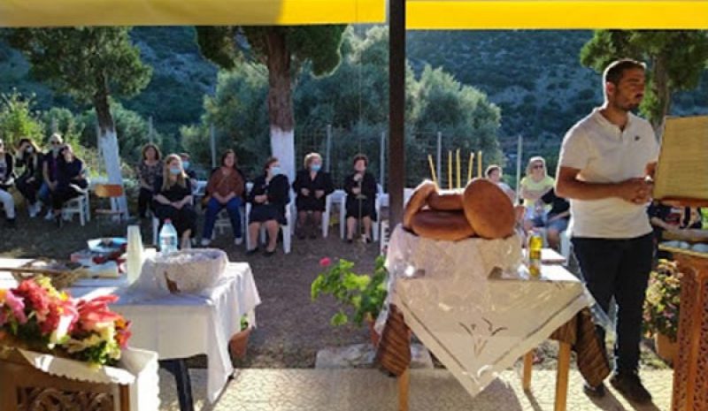Υπαίθρια θεία λειτουργία μέσα στη  φύση στην Κεστρίνη Θεσπρωτίας