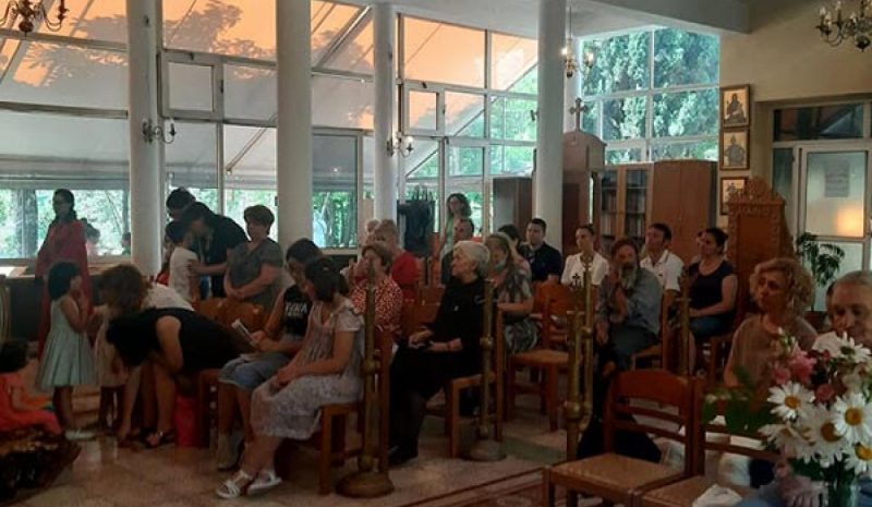 Με κατάνυξη η Πεντηκοστή στην Εκκλησία της Αλβανίας