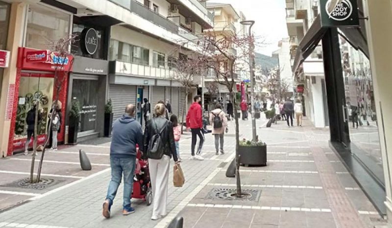 Η λειτουργία τις Κυριακές δεν θα βοηθήσει τα καταστήματα 