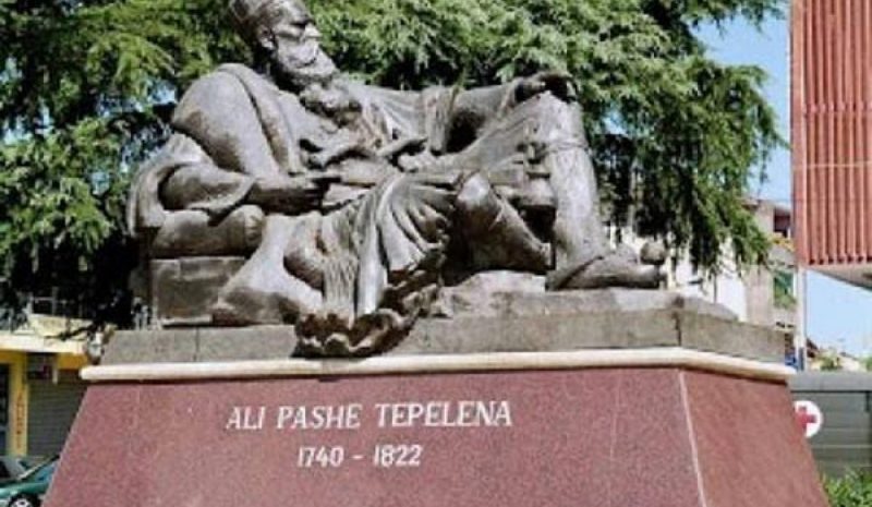 Επιδιώκουν να «ξεπλύνουν» το αίμα των Ελλήνων από τα χέρια του Αλή Πασά