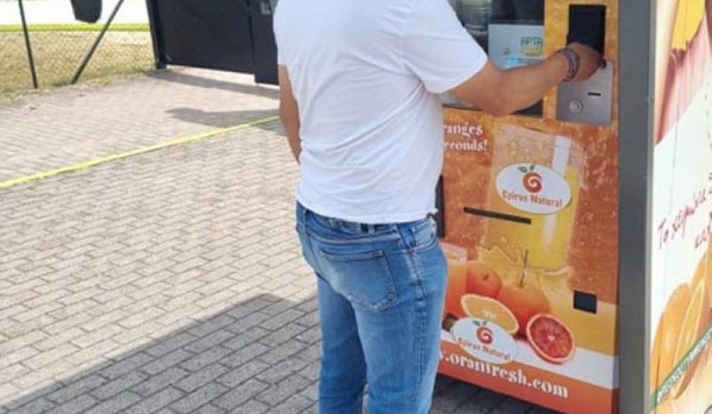 ΑΤΜ με φυσικό χυμό πορτοκάλι λειτουργεί στο Πανηπειρωτικό