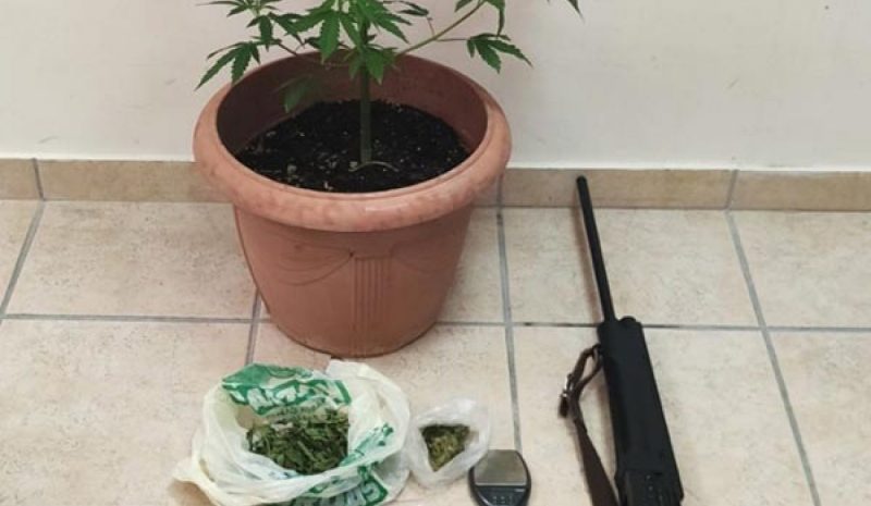 Συνελήφθη με όπλο και  ναρκωτικά στην κατοχή του 