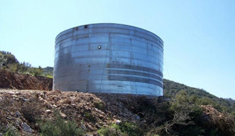 Μία υδατοδεξαμενή για  εφοδιασμό ελικοπτέρων