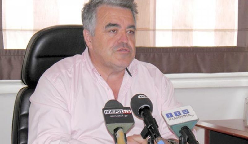 Με νέο… προσωπείο εμφανίστηκε χθες ο Πρόεδρος του Επιμελητηρίου Δ. Δημητρίου