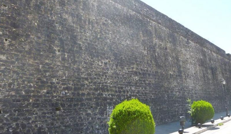 Εργασίες ευπρεπισμού στα τείχη του Κάστρου