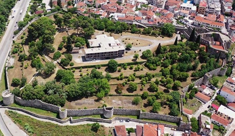 Κλειστό τα μεσημέρια  το Κάστρο της Άρτας