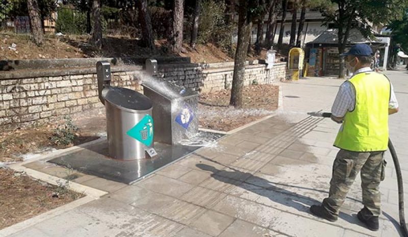 «Πανηγυρικές» ανακοινώσεις του Δήμου  για το πλύσιμο των υπόγειων κάδων!