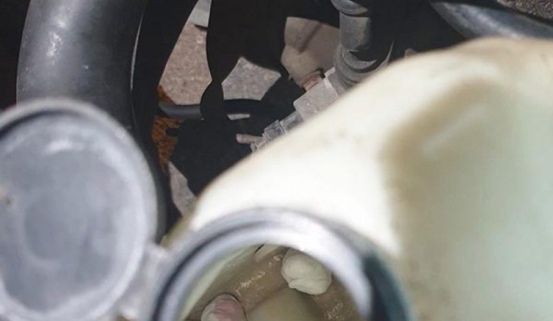 Έκρυβαν την ηρωίνη στο δοχείο νερού των υαλοκαθαριστήρων!
