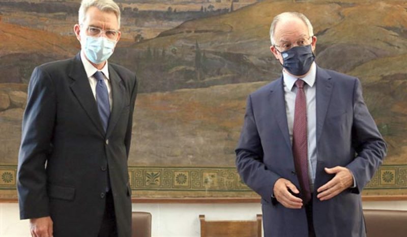 Τον Αμερικανό Πρέσβη Τζέφρυ Πάιατ  υποδέχθηκε χθες στη Βουλή ο Κ. Τασούλας
