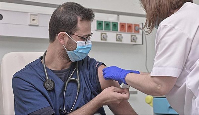 Ο Εργατικός Αγώνας υπέρ του εμβολιασμού