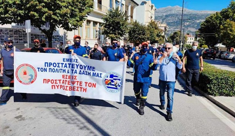 Συγκέντρωση και πορεία  πυροσβεστών χθες στα Γιάννενα