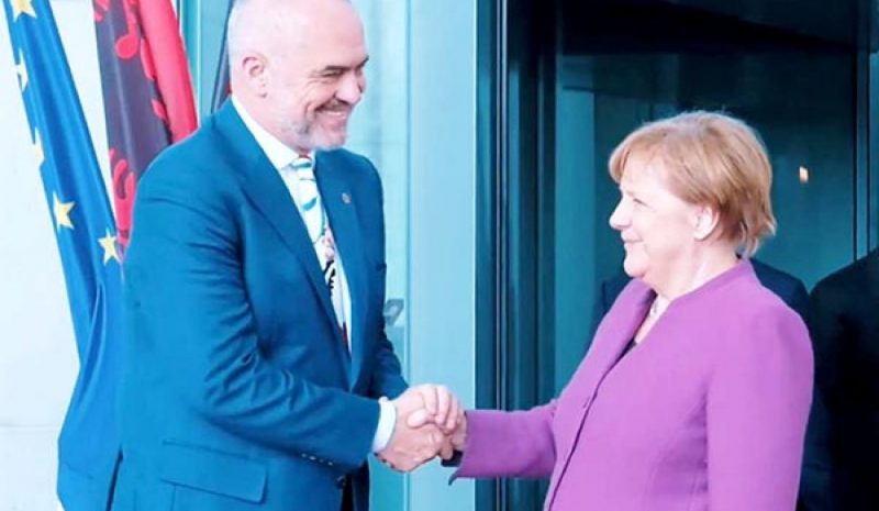 Η Μέρκελ και στα «στερνά» της  βάζει πλάτη στον Έντι Ράμα