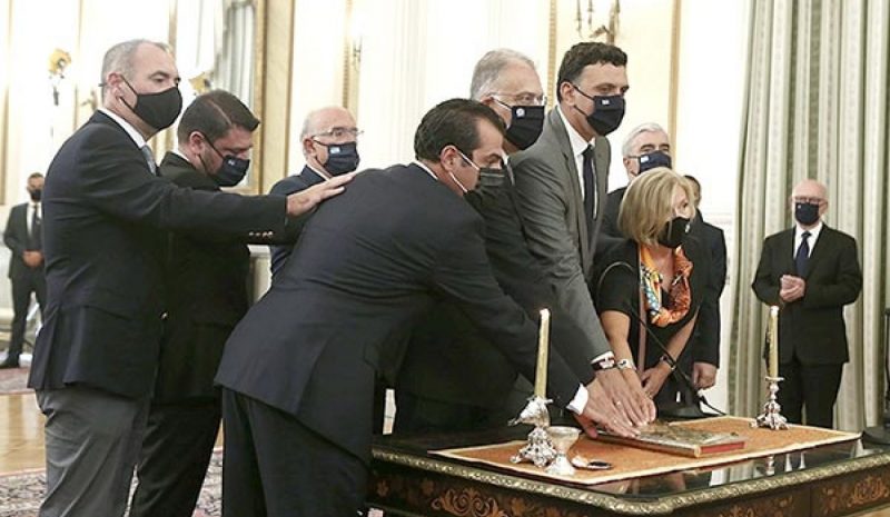 Ορκίστηκε η νέα κυβέρνηση μ’ έναν Υπουργό λιγότερο!