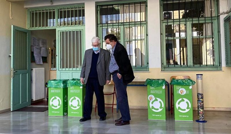 Τα Γιαννιωτόπουλα... διδάσκουν  τη σημασία της ανακύκλωσης!