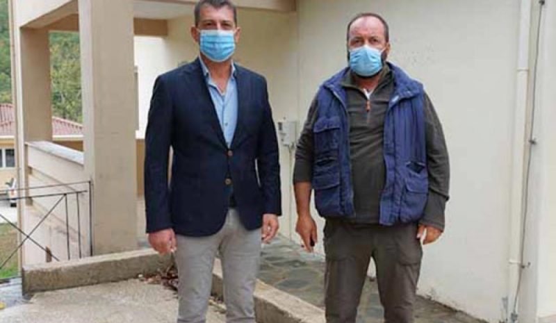Απορριμματοφόρο άδειαζε χθες απόβλητα  δίπλα στην Εγνατία (κοντά στην Τύρια)