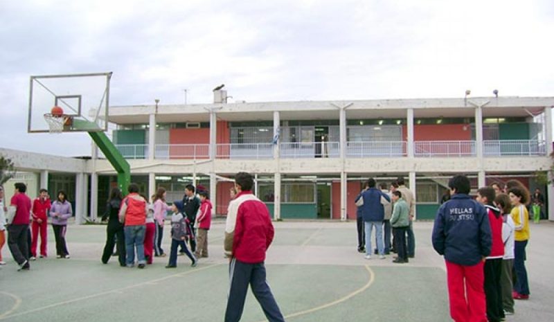 Οι ηλικίες 4-18 ετών είναι τώρα πιο ευάλωτες στον κορωνοϊό