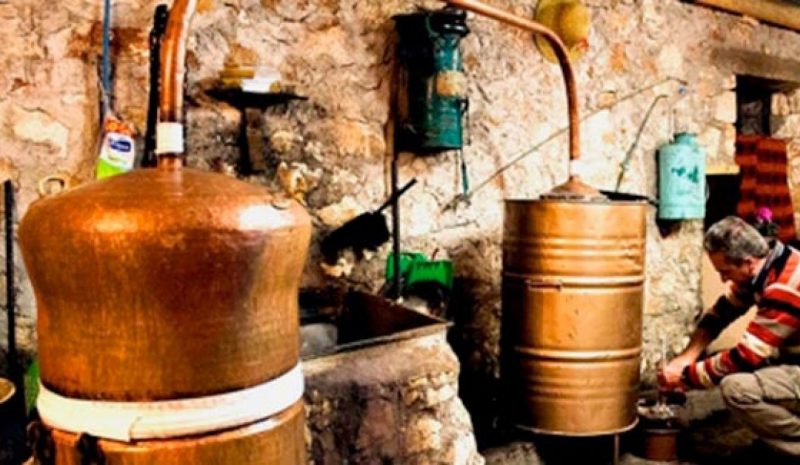 Από τη Δευτέρα αρχίζει η απόσταξη του τσίπουρου