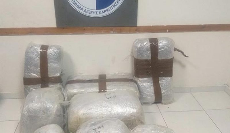 Με ενοικιαζόμενο αυτοκίνητο  μετέφερε 53 κιλά χασίς  