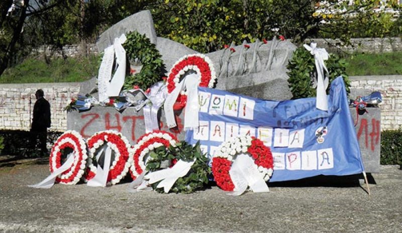 Καταθέσεις στεφάνων, πορεία, έκθεση και μία συναυλία για το Πολυτεχνείο! 