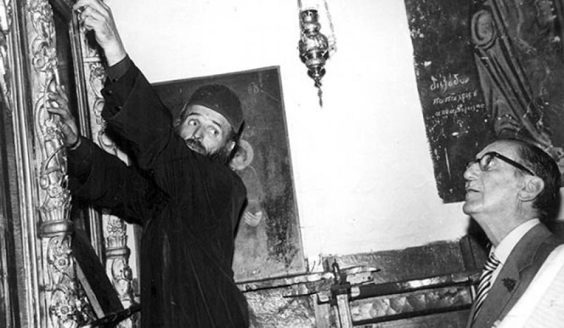 Συλλυπητήριες ανακοινώσεις  για τον παπά – Θανάση Χατζή
