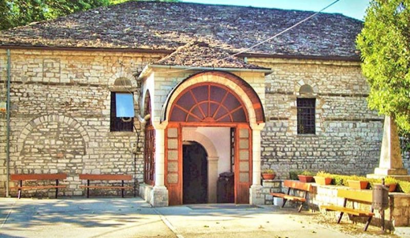 Χριστούγεννα στην εκκλησία με τηλεφωνικό... ραντεβού!