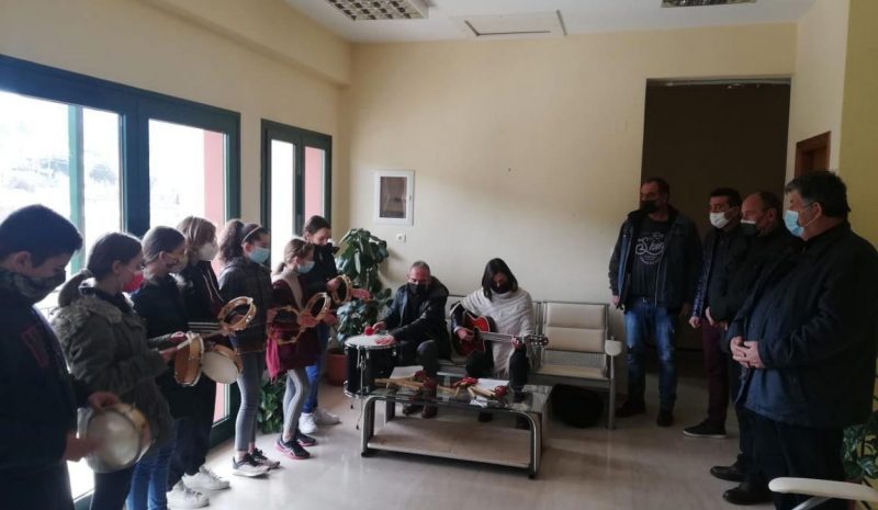 Μαθητές τα... έψαλαν στο Δημαρχείο Δ. Πωγωνίου