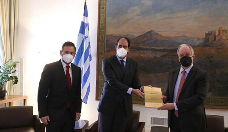 Στον Πρόεδρο της Βουλής παραδόθηκε  το πόρισμα της Εξεταστικής Επιτροπής 