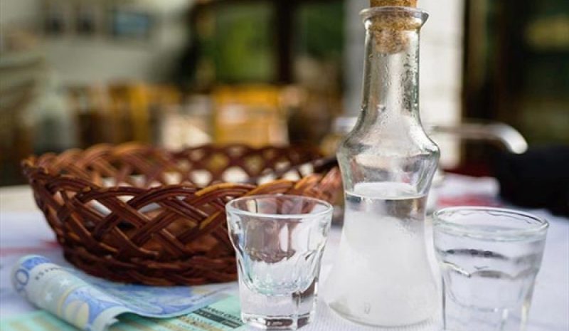 Ο ΣΥΡΙΖΑ... αφαίρεσε απ’ τους μικρούς την ονομασία «τσίπουρο – τσικουδιά»