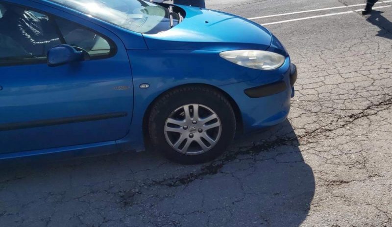 Κλιμάκιο του ΚΚΕ έξω από το στρατόπεδο «Κατσιμήτρου»