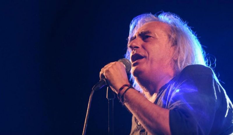  O Γιάννης Αγγελάκας  στον Πολυχώρο Αγορά