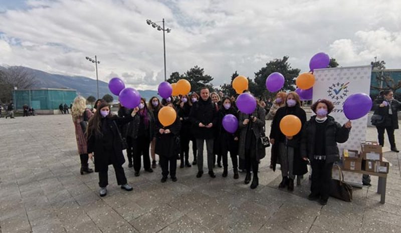 Σιωπηρή διαμαρτυρία  για τις γυναικοκτονίες