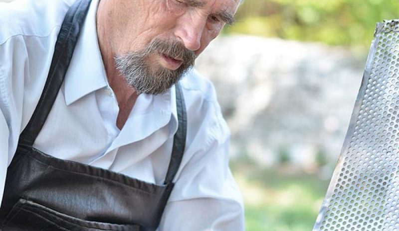 Δυστυχώς δεν σεβόμαστε την  τέχνη και τα δημόσια μνημεία…»