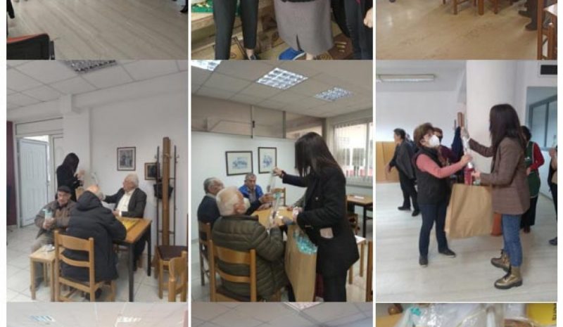 Ευχές και ανταλλαγή δώρων  στις δομές της Τρίτης Ηλικίας