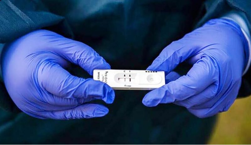 Συχνά rapid test και μάσκα για να μπει  φρένο στη διασπορά του κορωνοϊού 