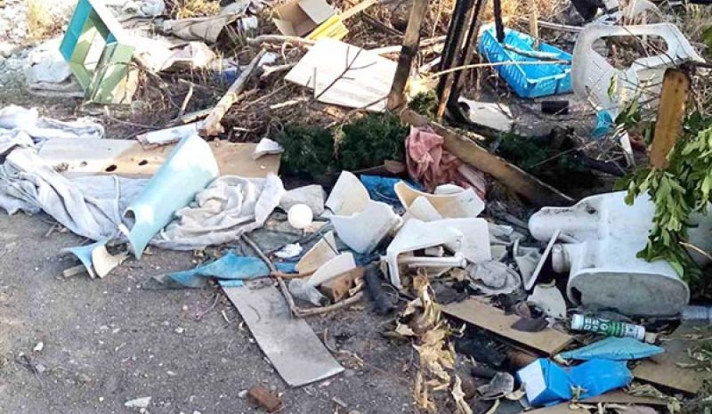 Περιφερειάρχης και Δήμαρχοι παίζουν  με τη «φωτιά των σκουπιδιών»!