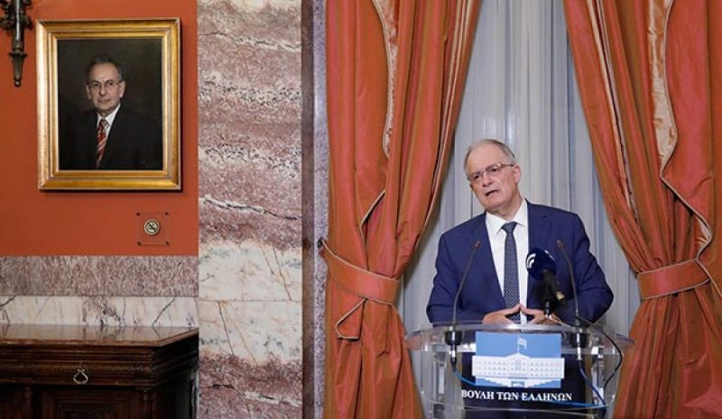 Σε κλίμα συγκίνησης η Βουλή τίμησε τον  εκλιπόντα πρ. Πρόεδρο Δημήτρη Σιούφα 