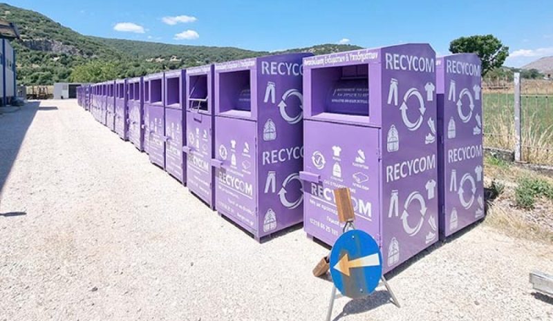  Μωβ κάδοι για ανακύκλωση ρούχων και υποδημάτων 