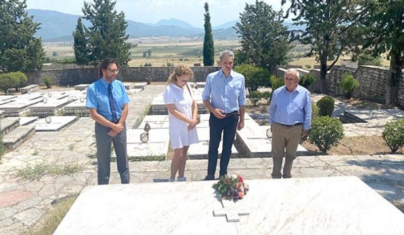 Ο Υφυπ. Παιδείας Αγγ. Συρίγος προσκυνητής στους τάφους ηρώων του ’40 στους Βουλιαράτες