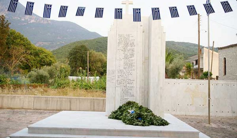 Ένα στεφάνι τιμής για τους ήρωες  πεσόντες στη μάχη της Μενίνας!