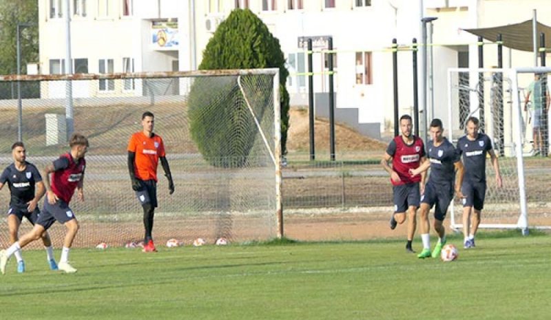 Κόντε και Σταματελόπουλος  στη διάθεση του Στάικου
