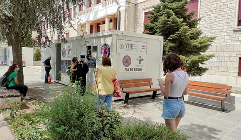 Υποχωρεί το κύμα της πανδημίας, από Σεπτέμβριο τα «νεότερα»