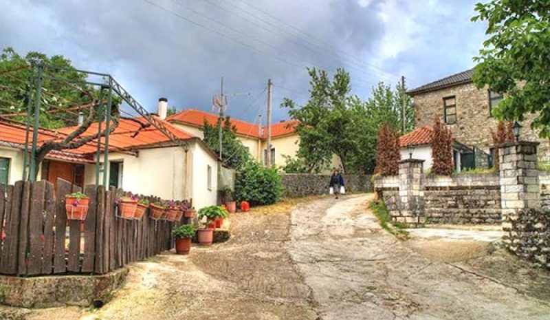Οι νέοι φεύγουν γιατί δεν έχουν  καμία προοπτική στα χωριά!